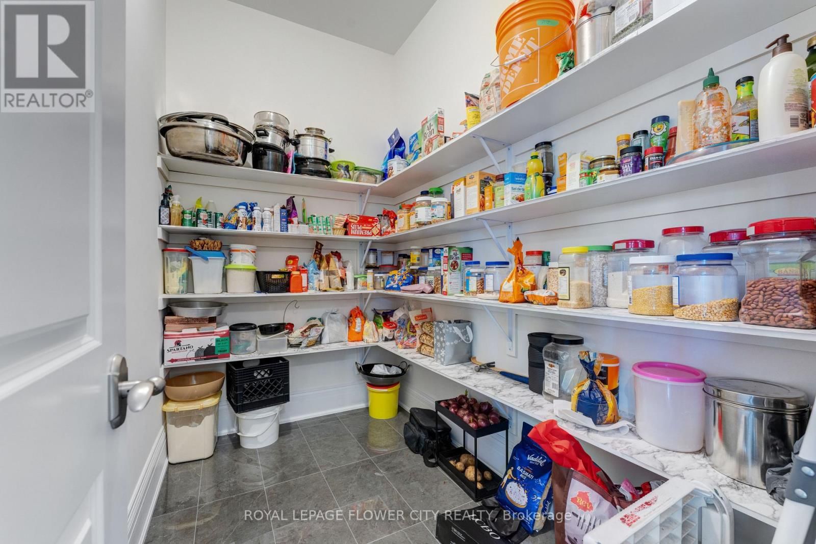 20 SERAVILLE STREET Image 11