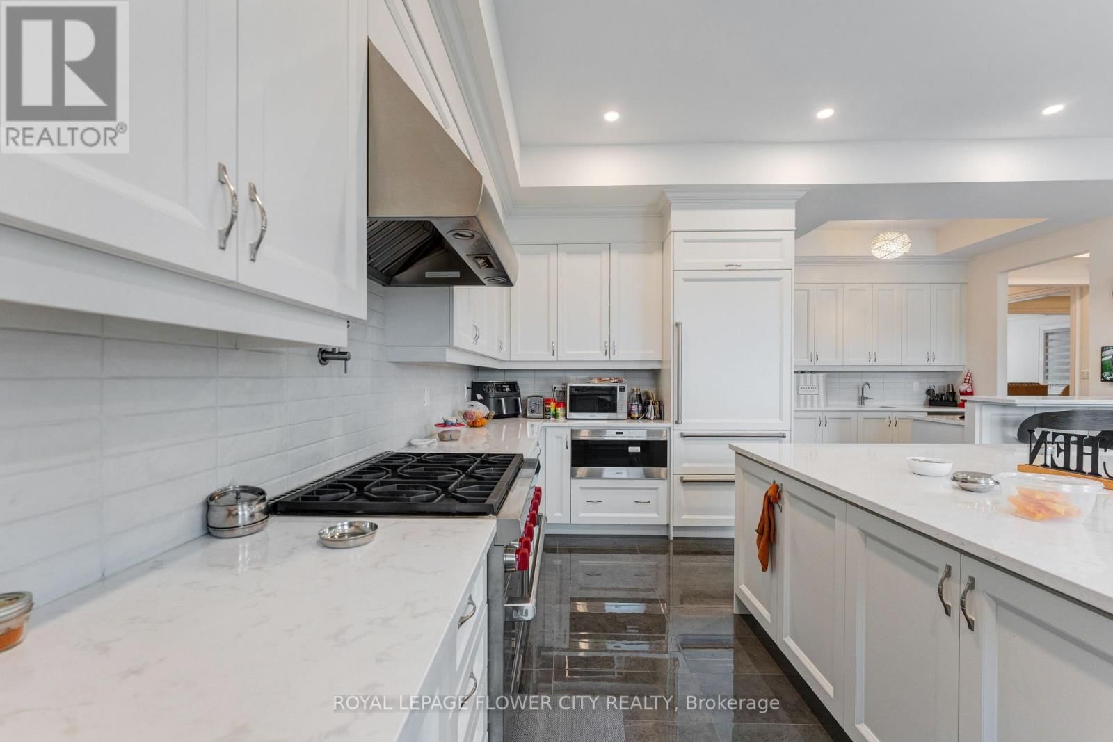 20 SERAVILLE STREET Image 13