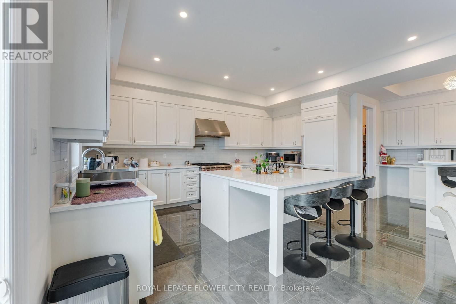 20 SERAVILLE STREET Image 14