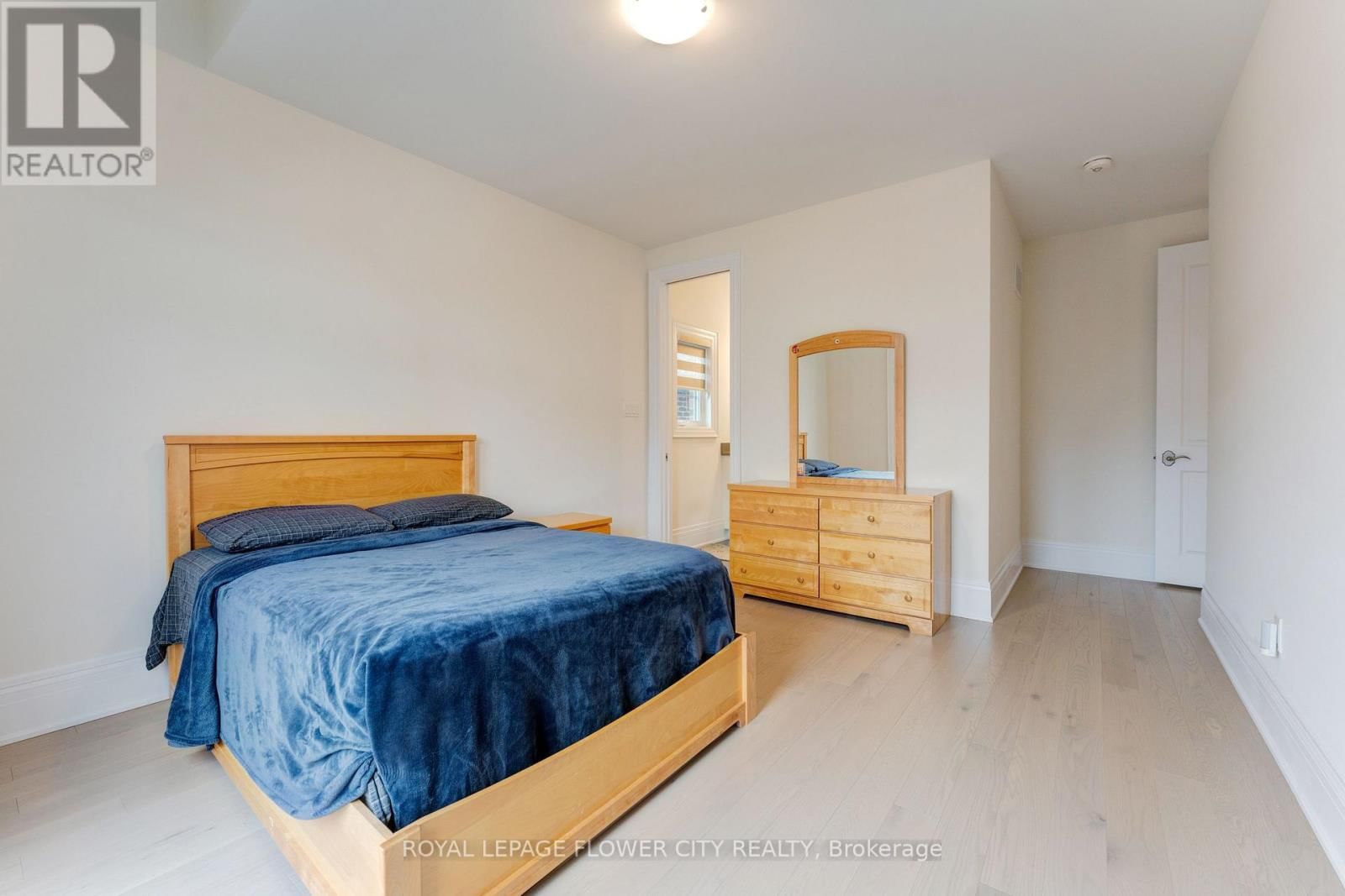 20 SERAVILLE STREET Image 33