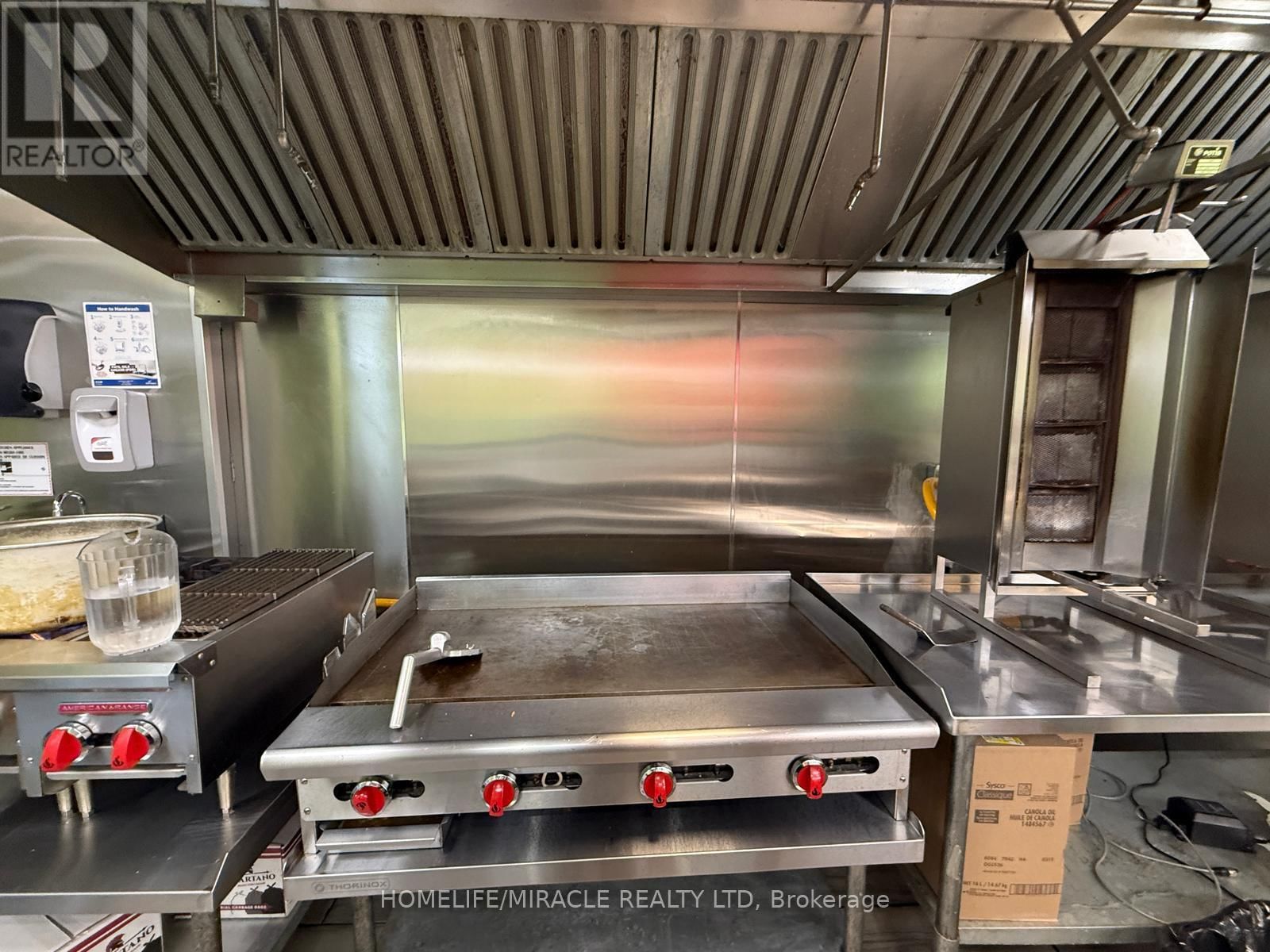 28 - 9699 JANE STREET Image 13