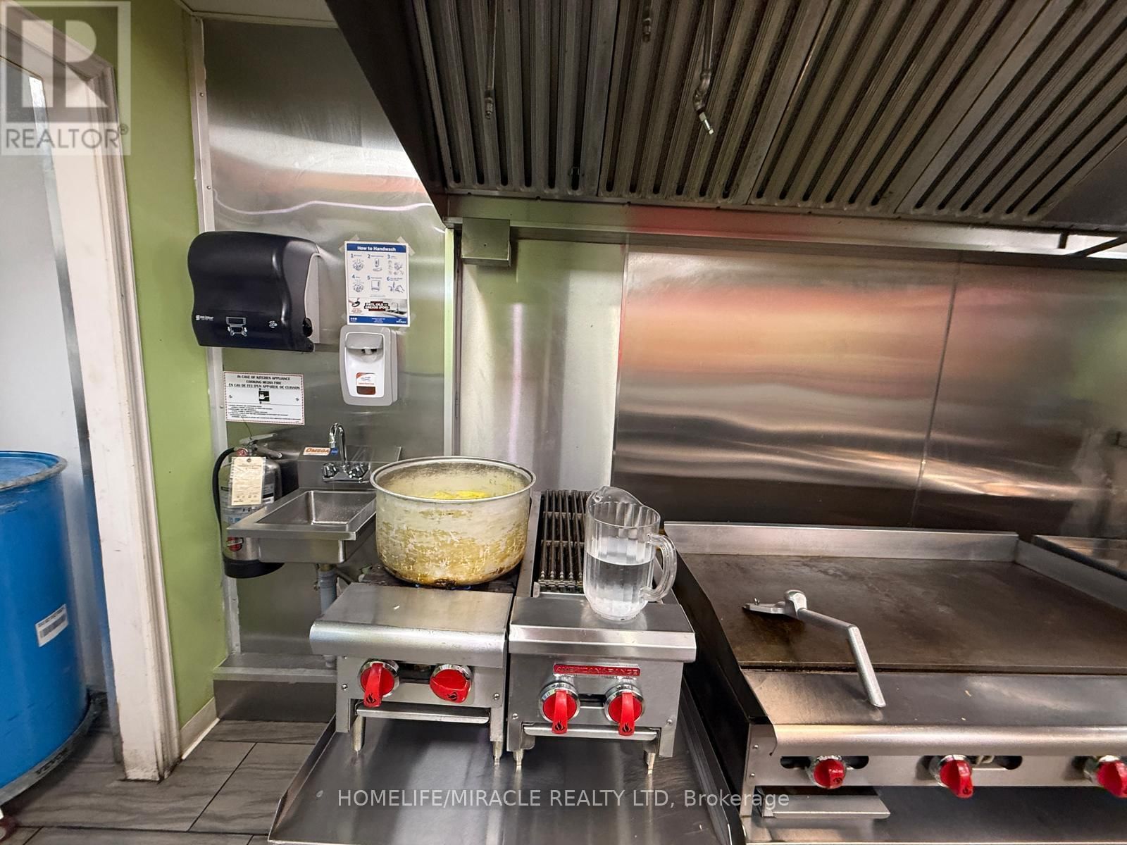 28 - 9699 JANE STREET Image 26