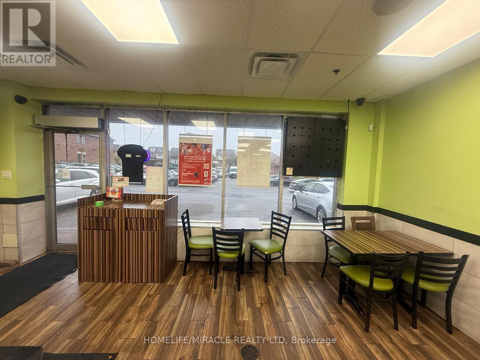 28 - 9699 JANE STREET Image 7