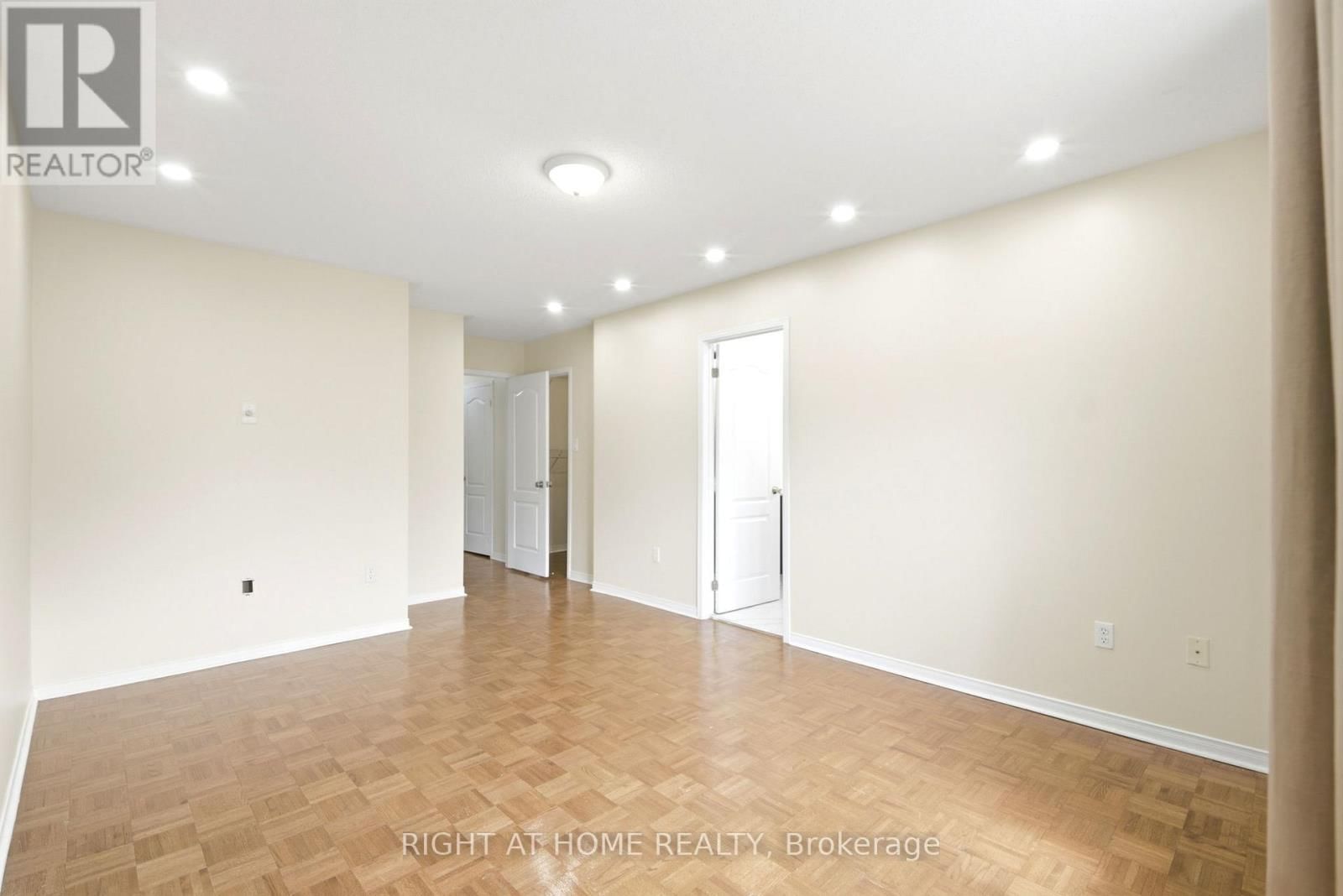 212 VENICE GATE DRIVE Image 16