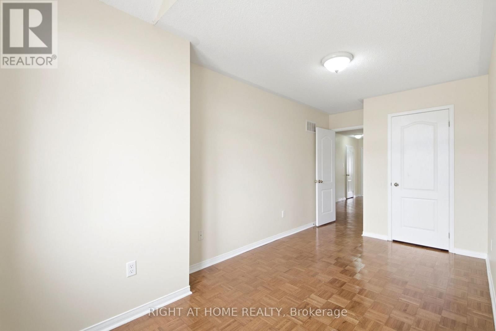 212 VENICE GATE DRIVE Image 24