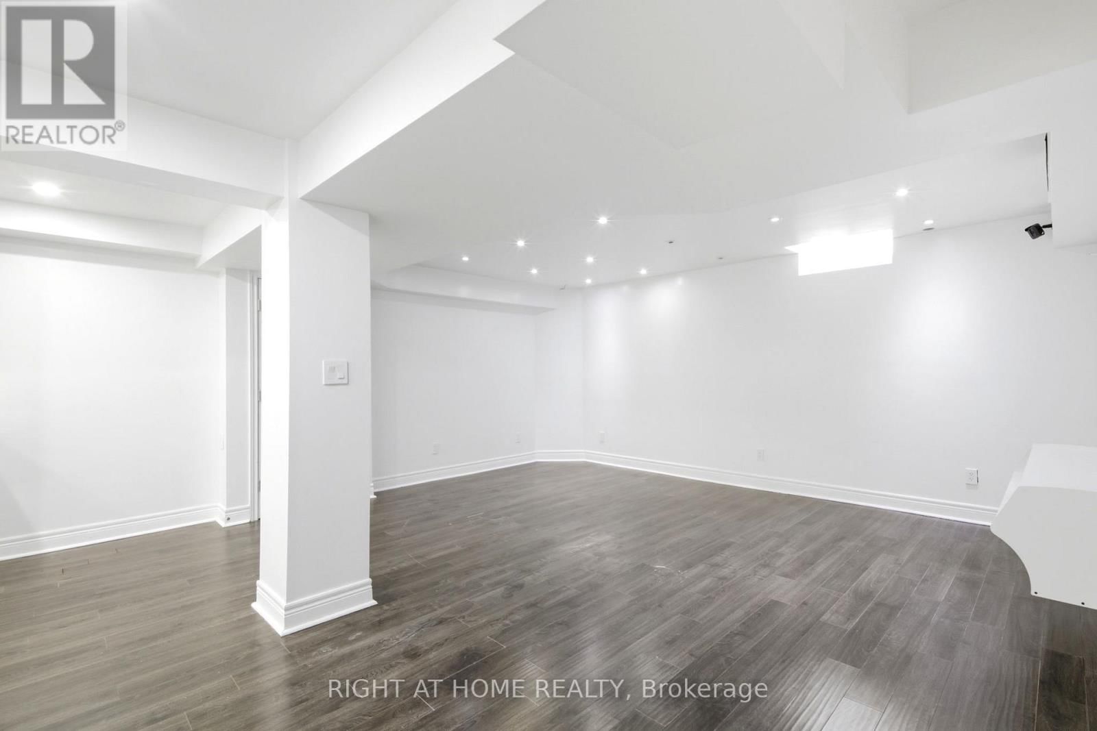 212 VENICE GATE DRIVE Image 29