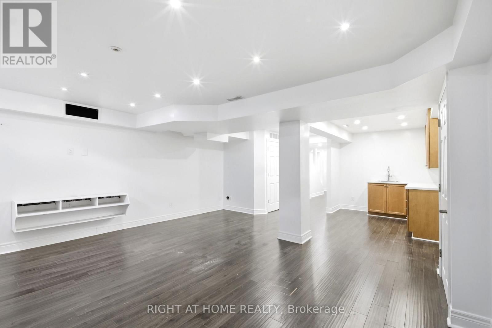 212 VENICE GATE DRIVE Image 30