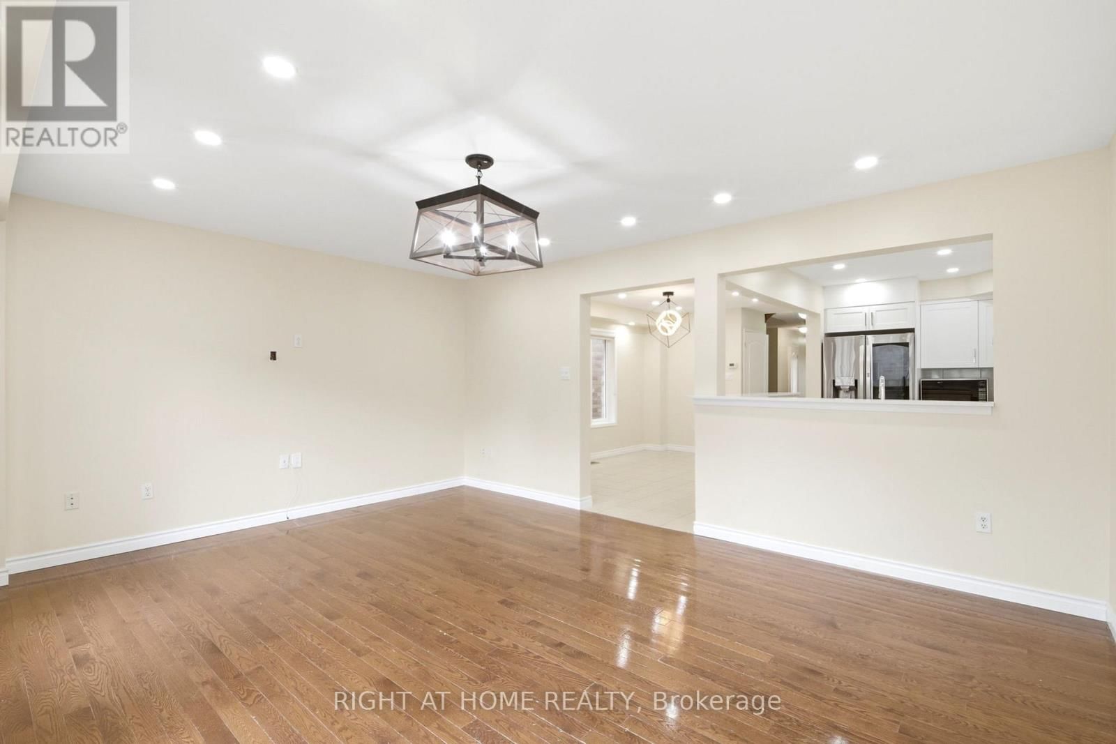 212 VENICE GATE DRIVE Image 4