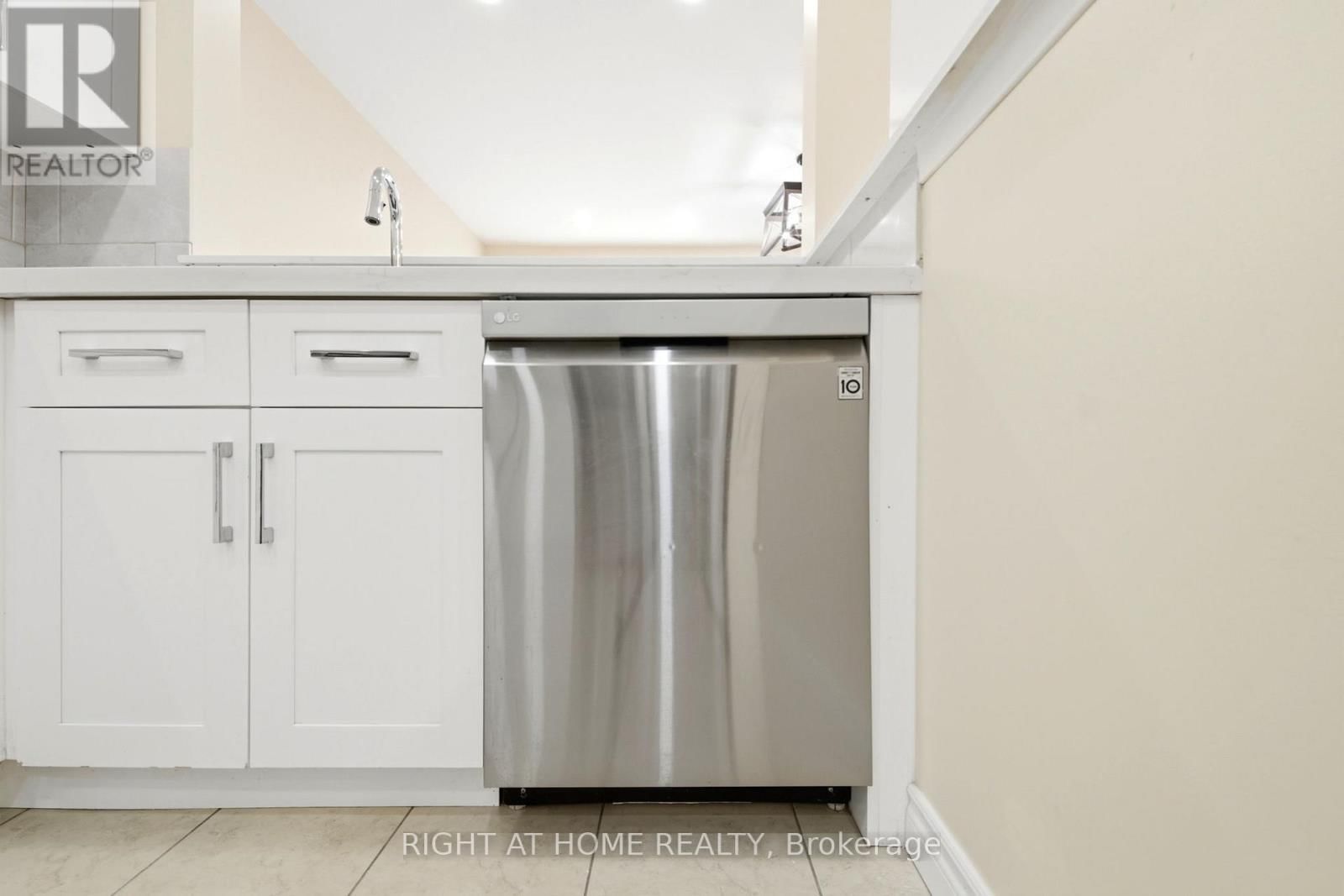 212 VENICE GATE DRIVE Image 8