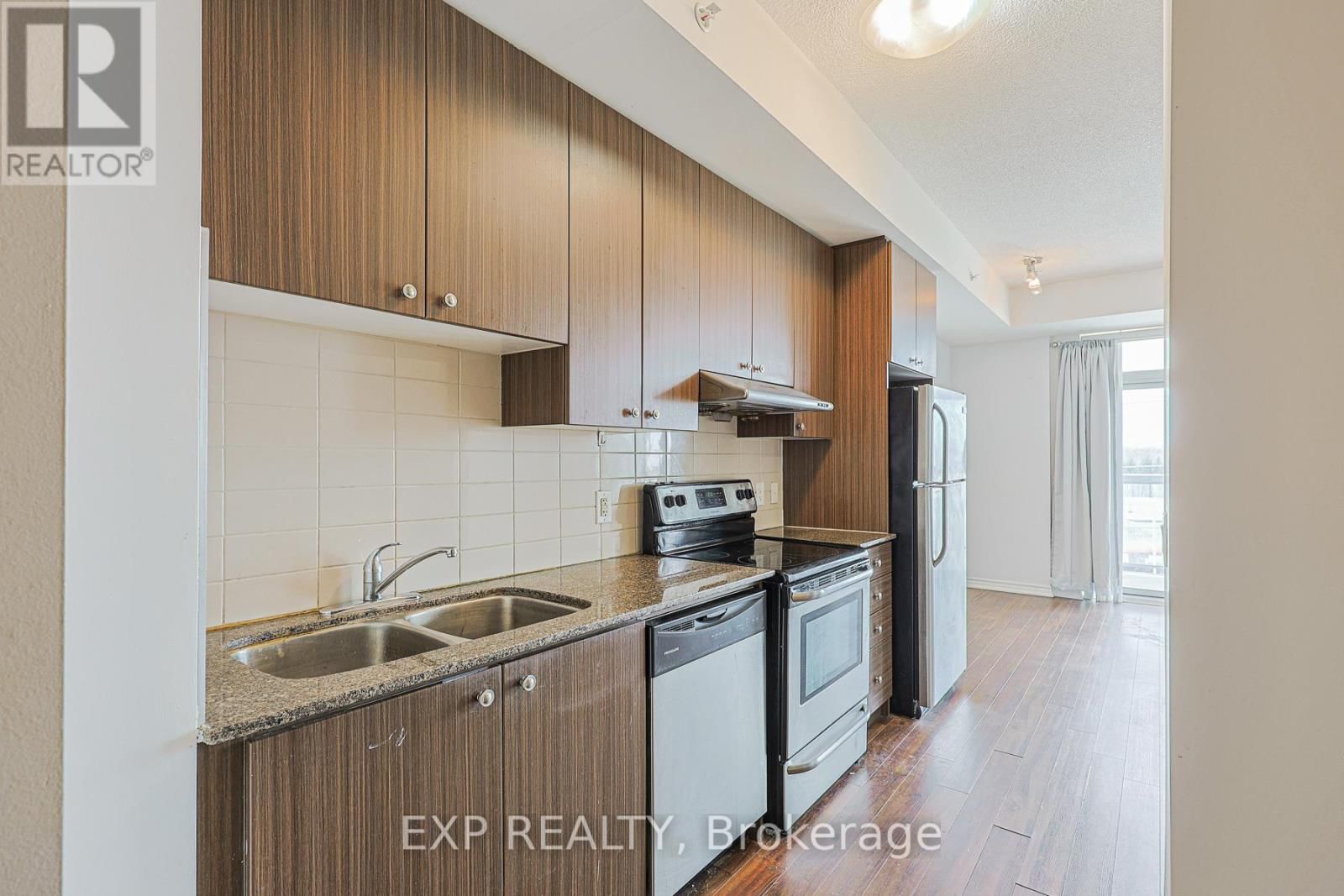 323 - 8323 KENNEDY ROAD Image 3