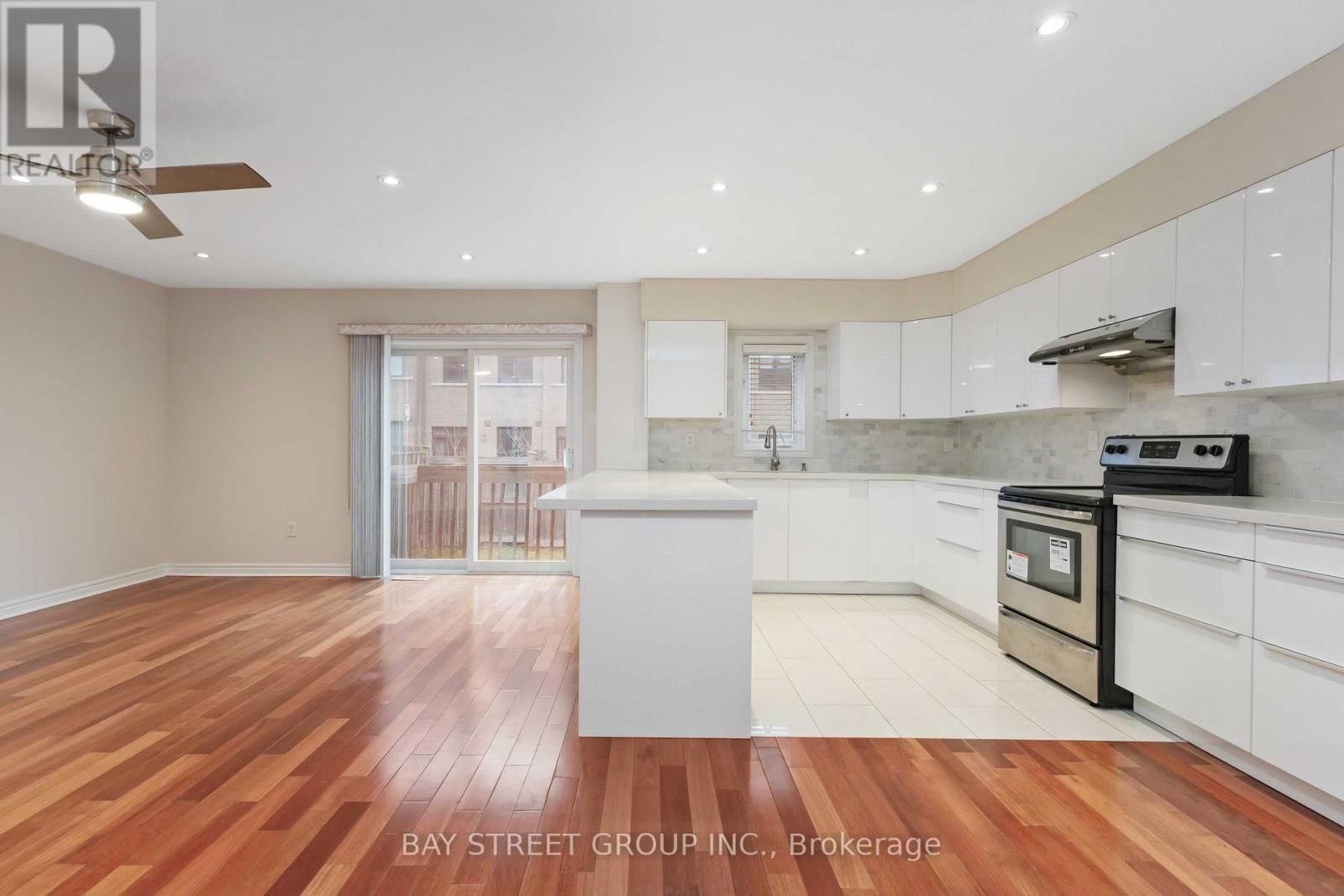 25 MAPLE RIDGE CRESCENT Image 10