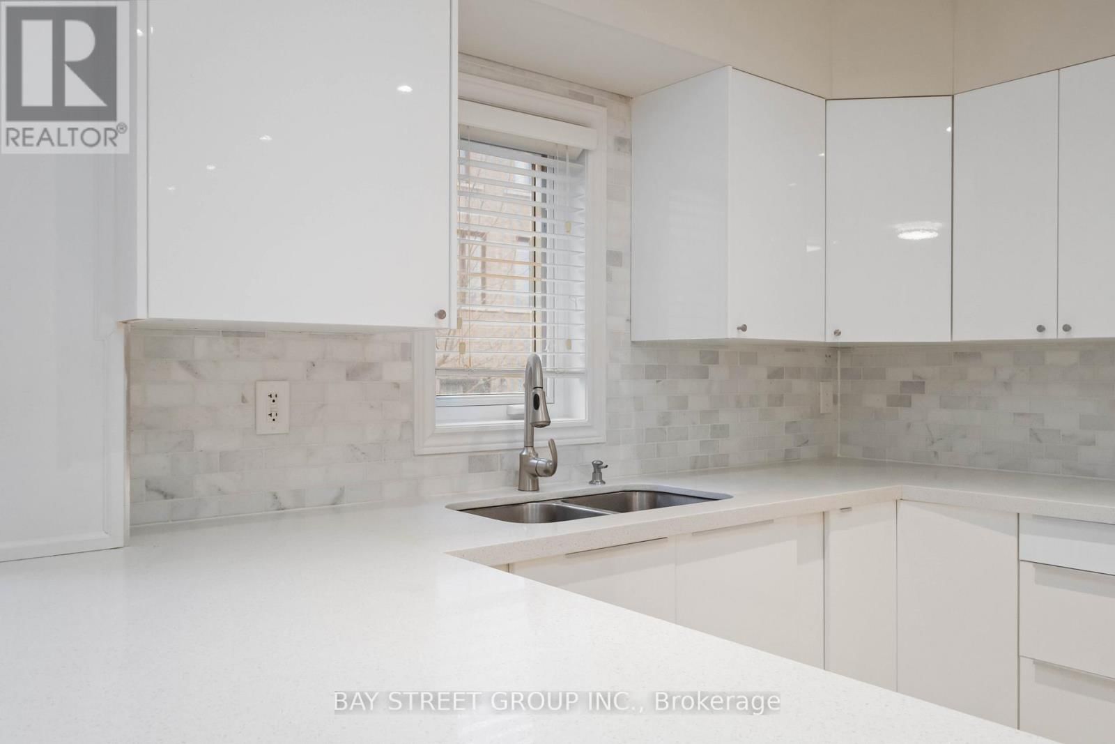 25 MAPLE RIDGE CRESCENT Image 13