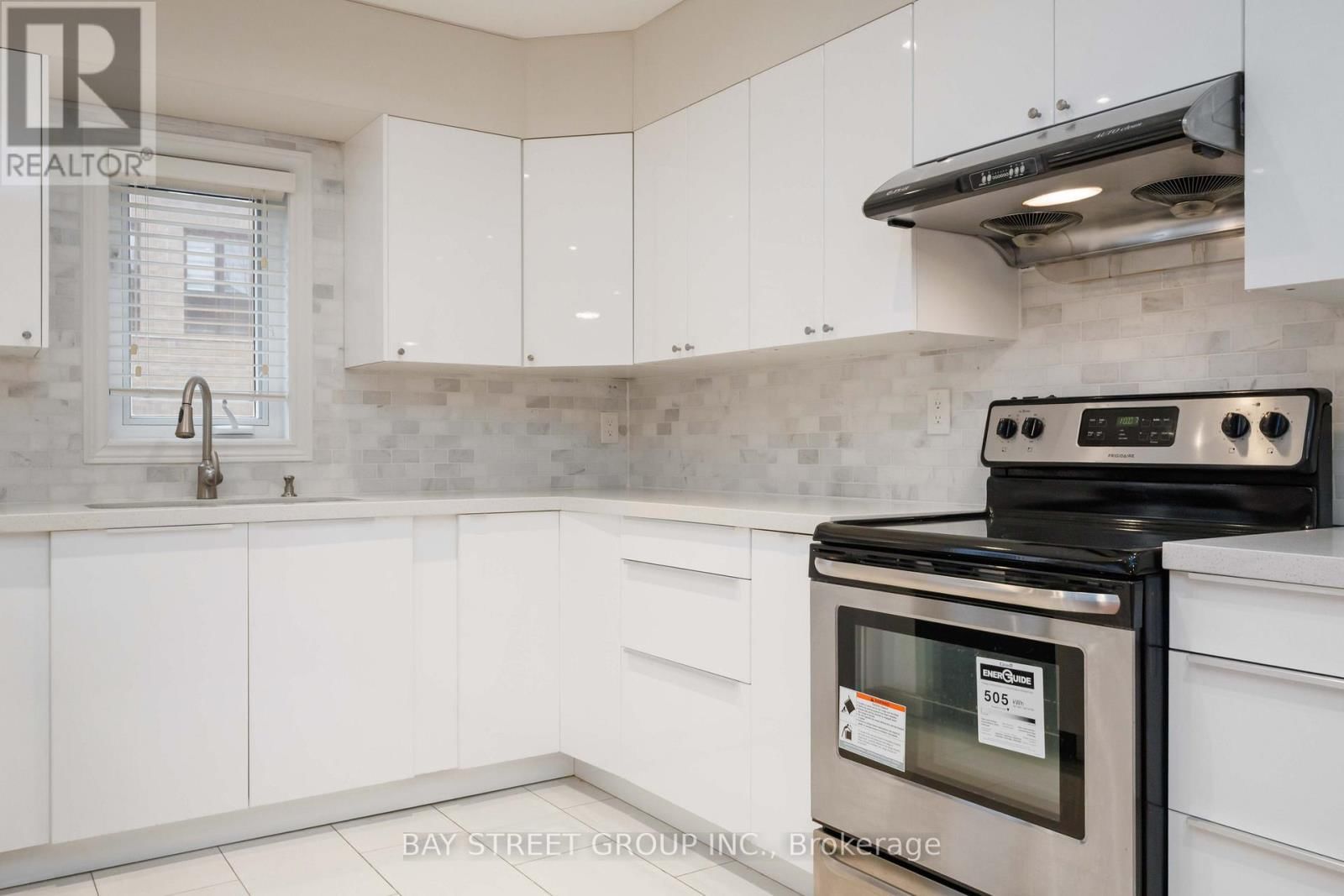 25 MAPLE RIDGE CRESCENT Image 14