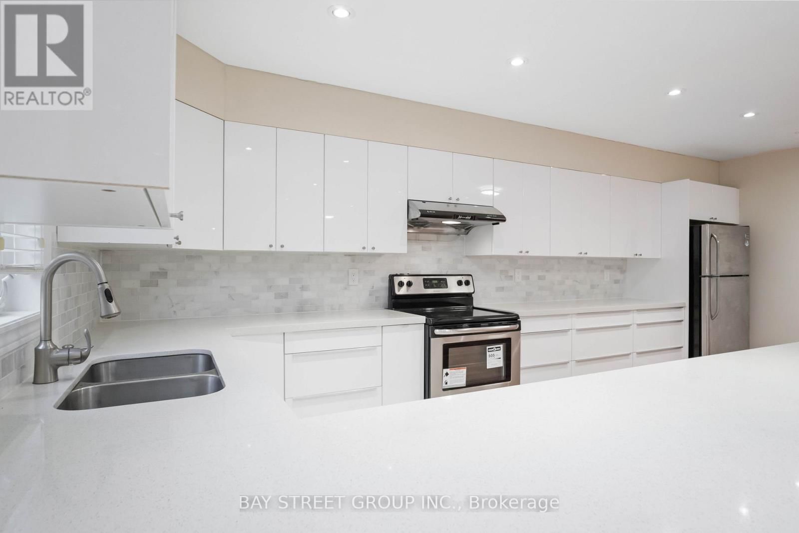 25 MAPLE RIDGE CRESCENT Image 15