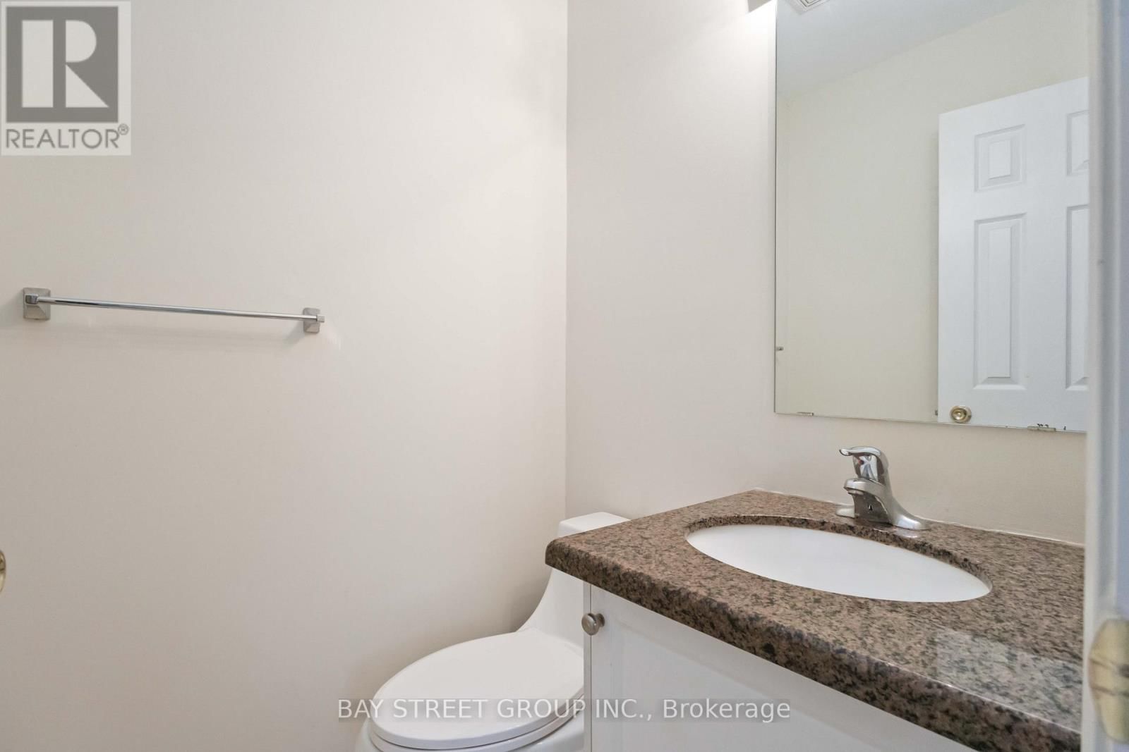 25 MAPLE RIDGE CRESCENT Image 16