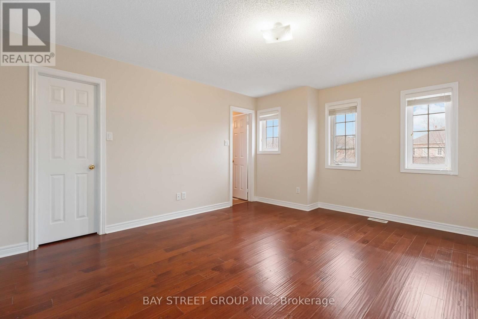 25 MAPLE RIDGE CRESCENT Image 17