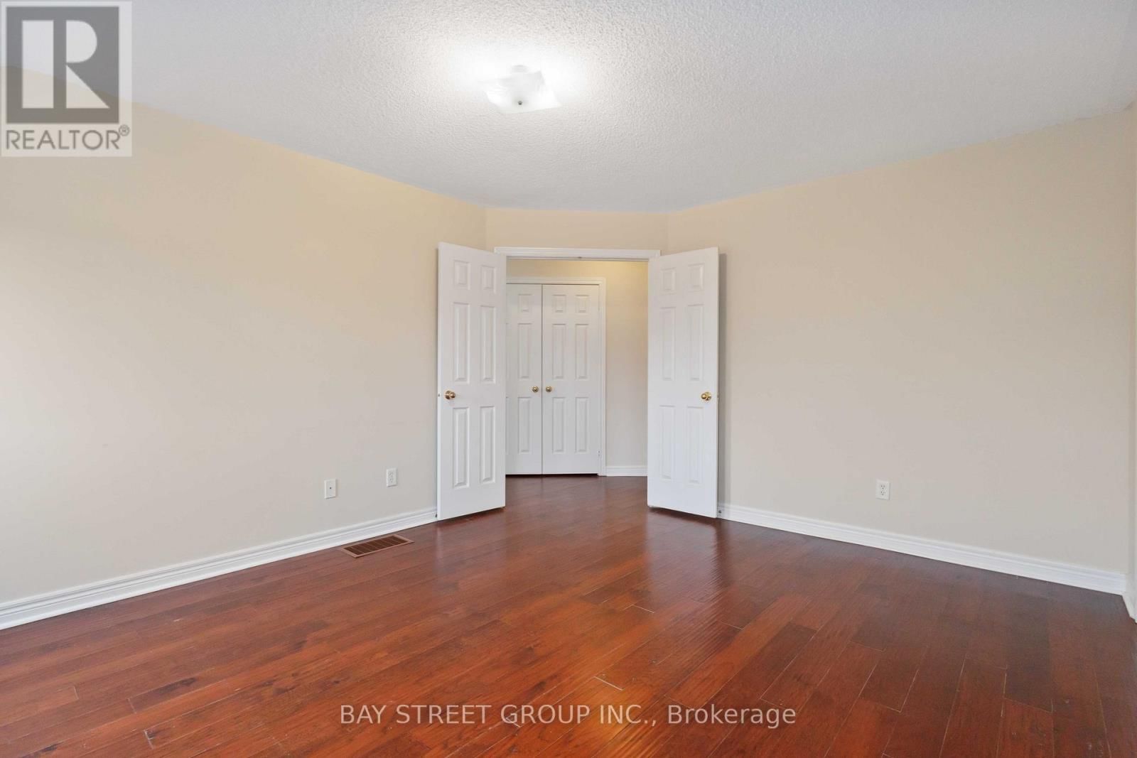 25 MAPLE RIDGE CRESCENT Image 18