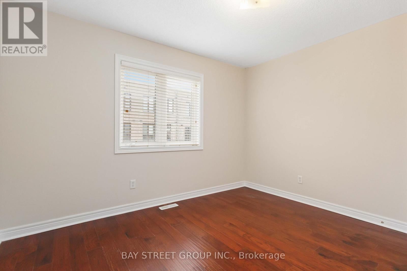 25 MAPLE RIDGE CRESCENT Image 22