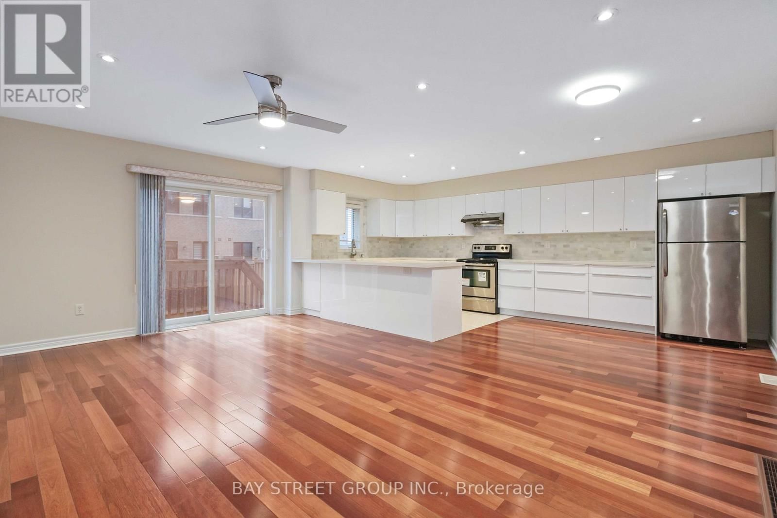 25 MAPLE RIDGE CRESCENT Image 5