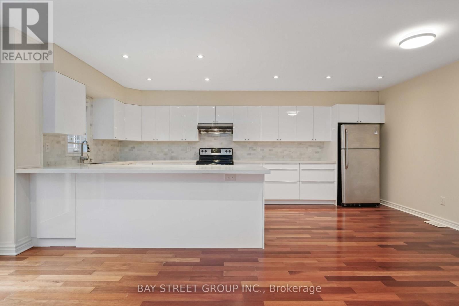 25 MAPLE RIDGE CRESCENT Image 6