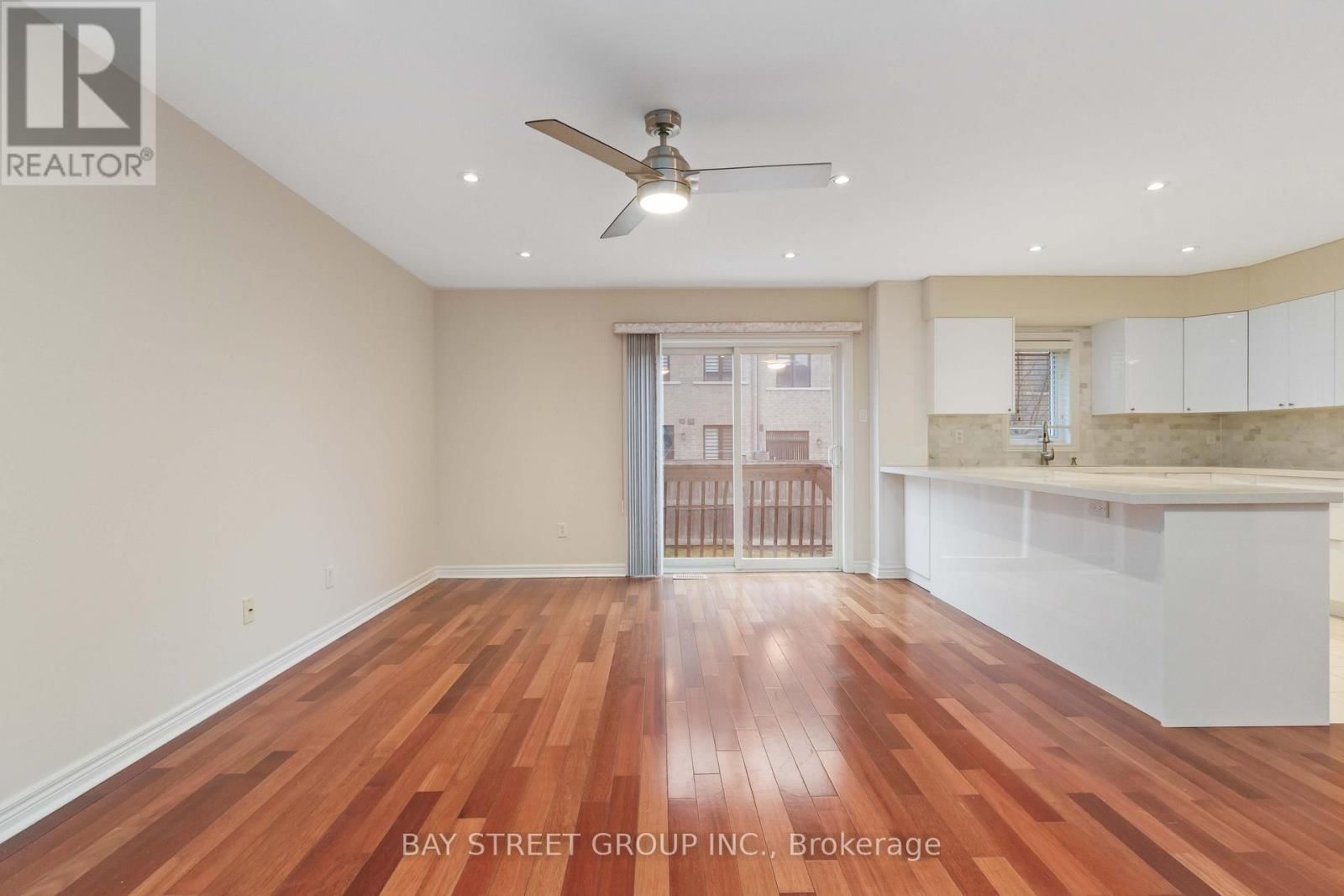 25 MAPLE RIDGE CRESCENT Image 8