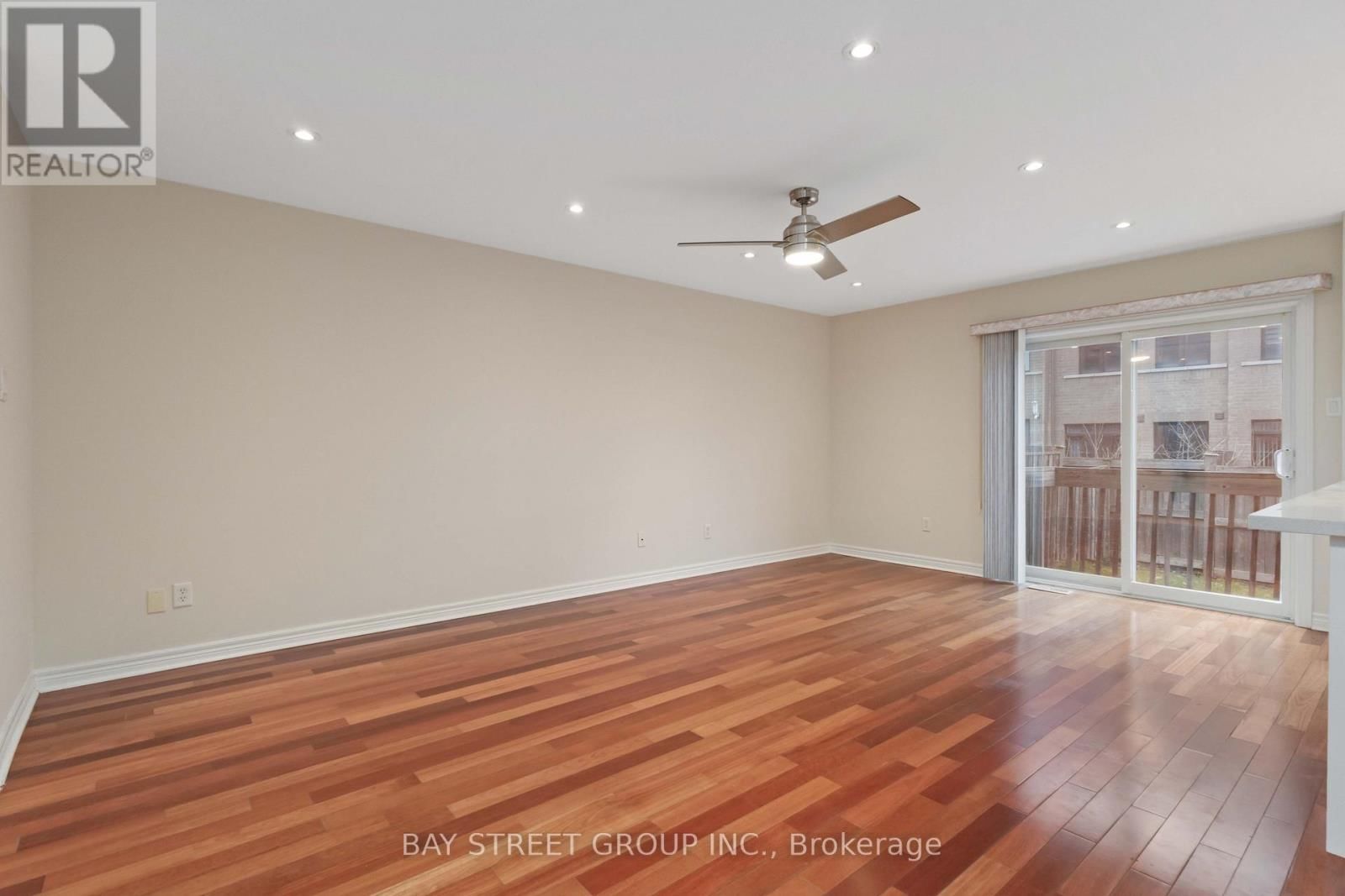 25 MAPLE RIDGE CRESCENT Image 9