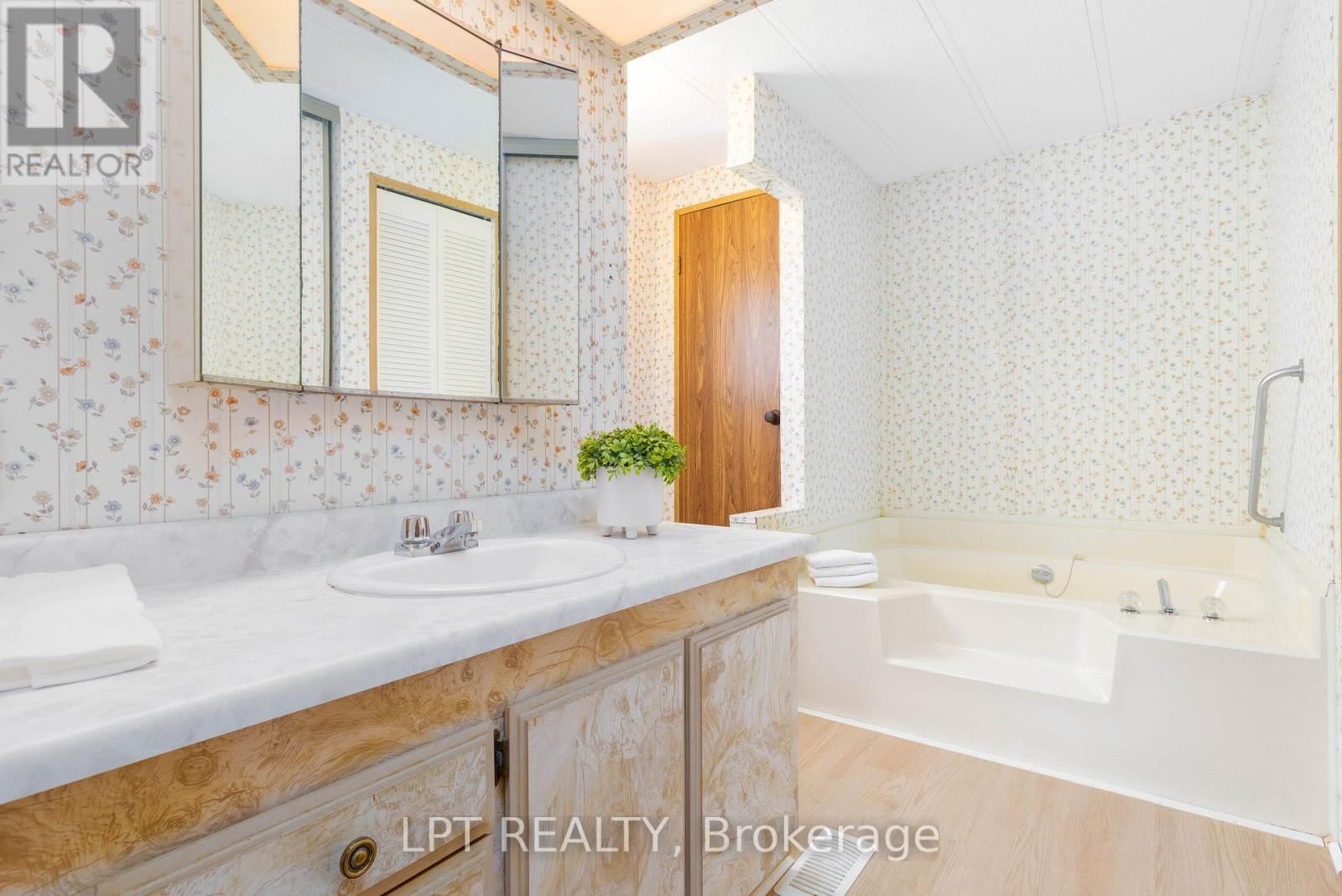 11 GENEVA COURT Image 15