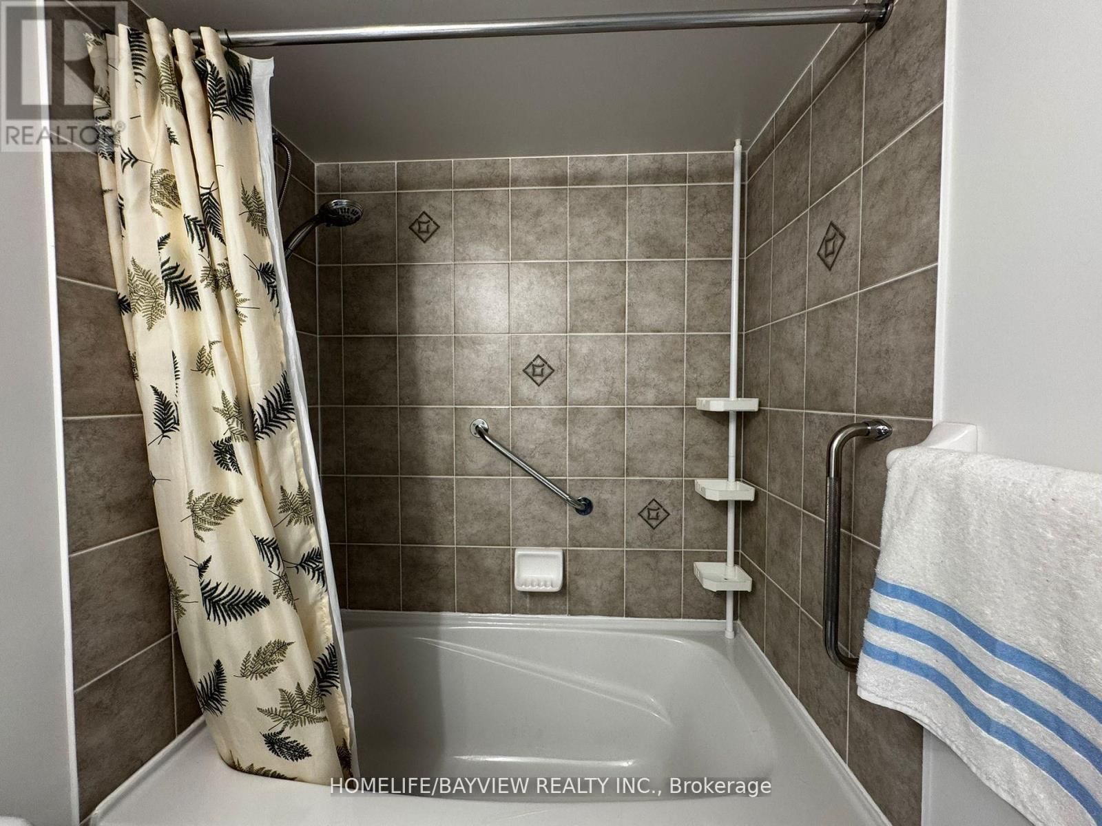 1009 - 11 ONEIDA CRESCENT Image 21