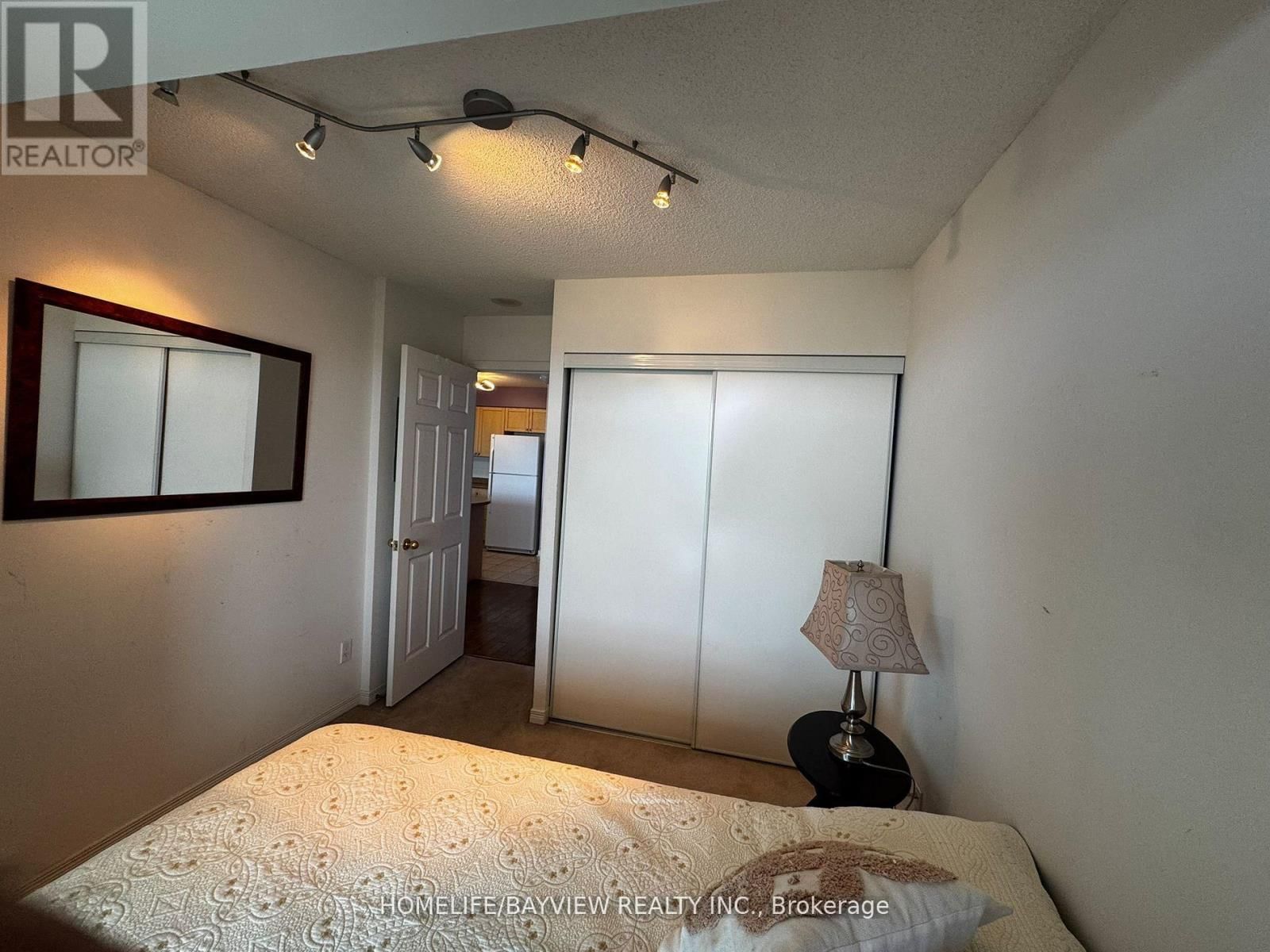 1009 - 11 ONEIDA CRESCENT Image 23