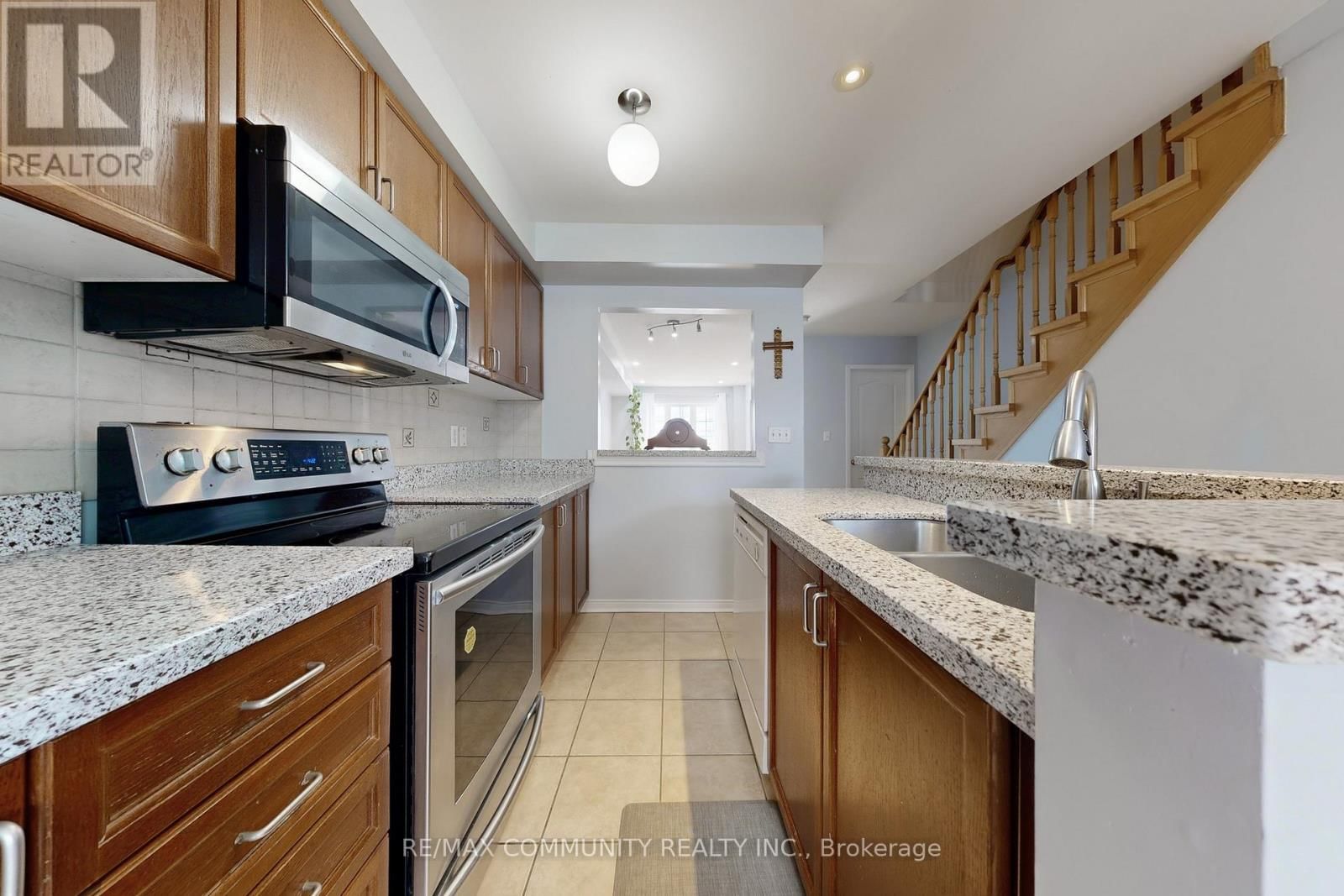 771 CORNELL ROUGE BOULEVARD Image 12