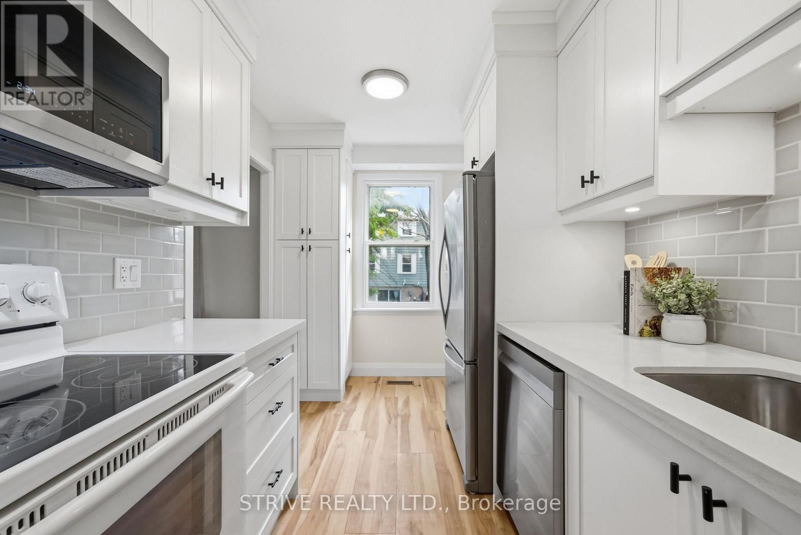 1718 JOHN STREET Image 10