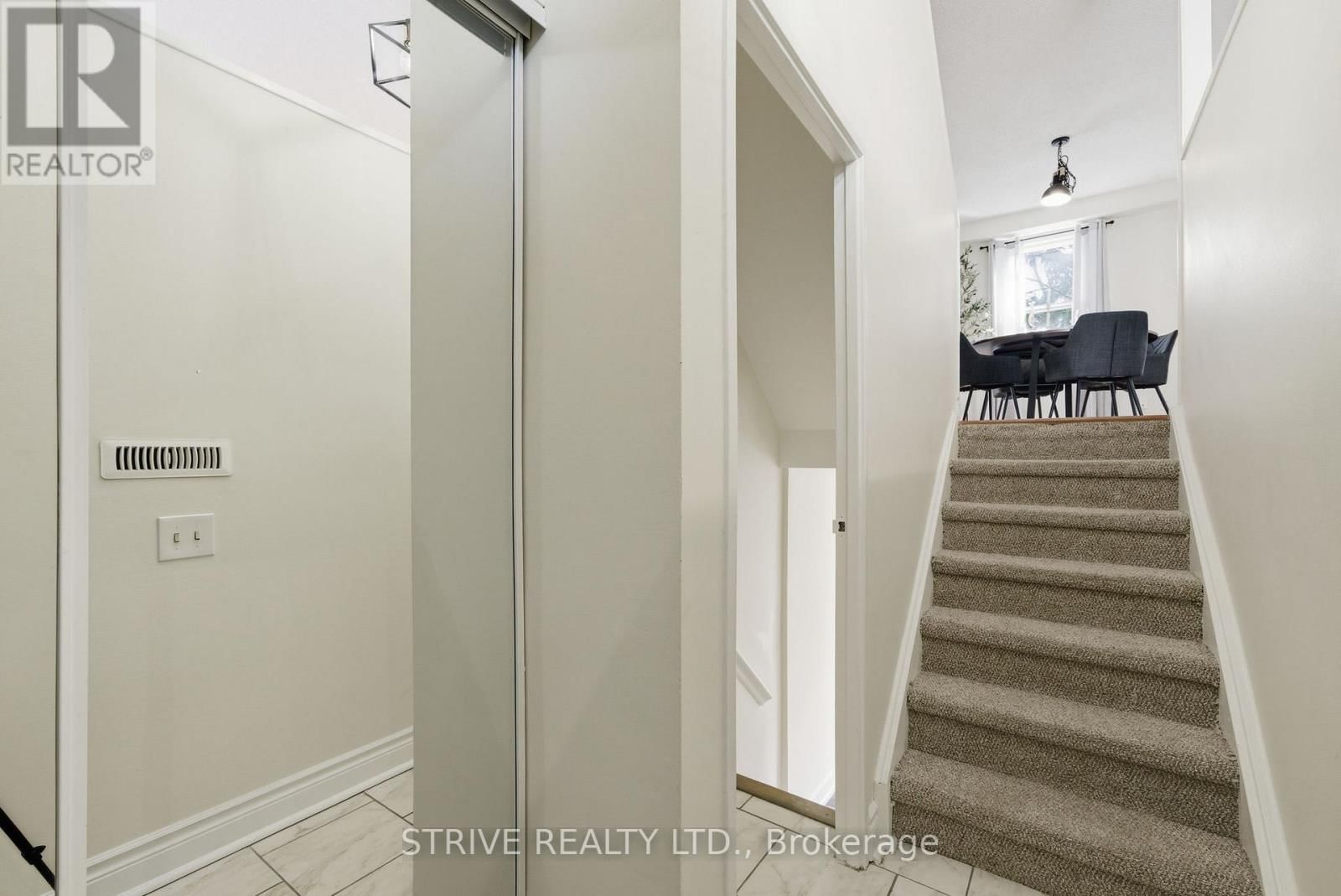 1718 JOHN STREET Image 19