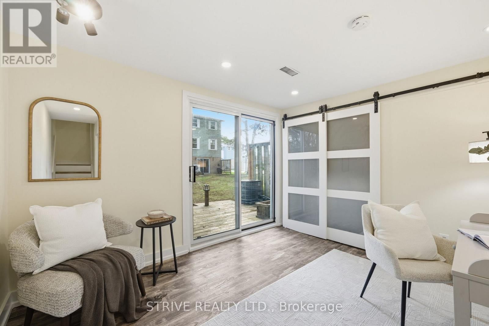 1718 JOHN STREET Image 20