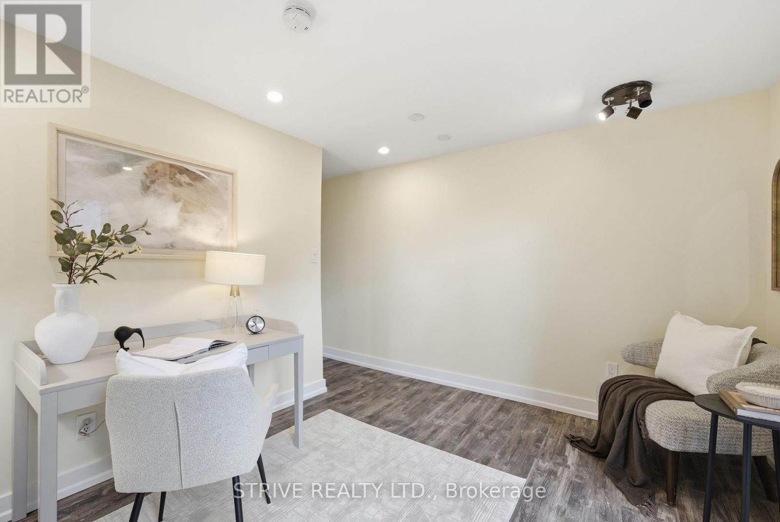 1718 JOHN STREET Image 22