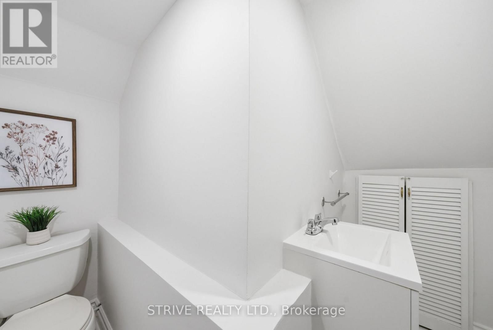 1718 JOHN STREET Image 23