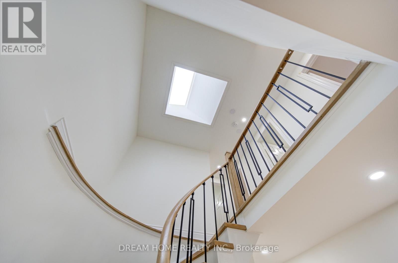 10 KAREN MILES CRESCENT Image 12