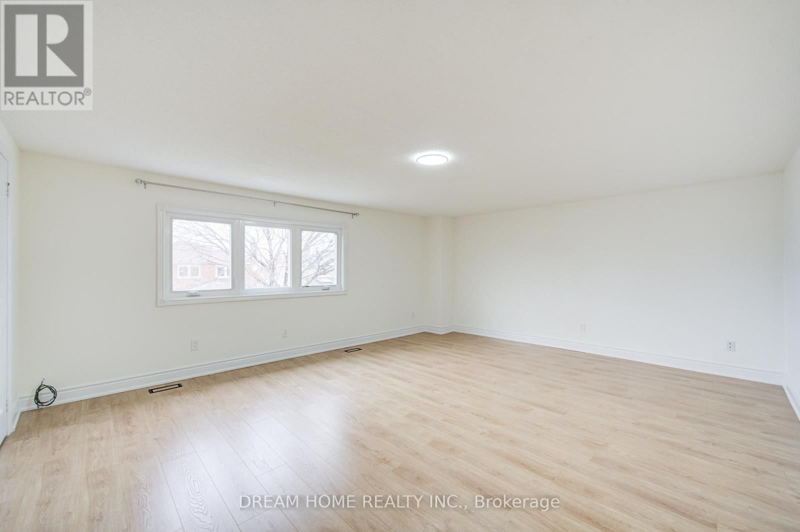 10 KAREN MILES CRESCENT Image 14