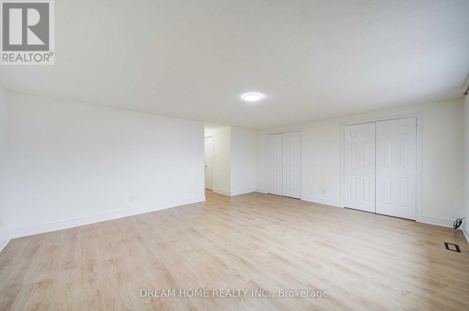 10 KAREN MILES CRESCENT Image 15