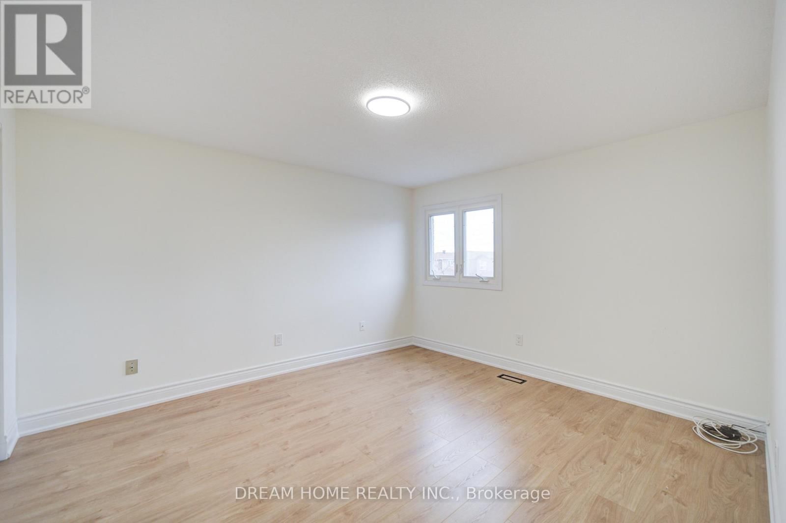 10 KAREN MILES CRESCENT Image 16