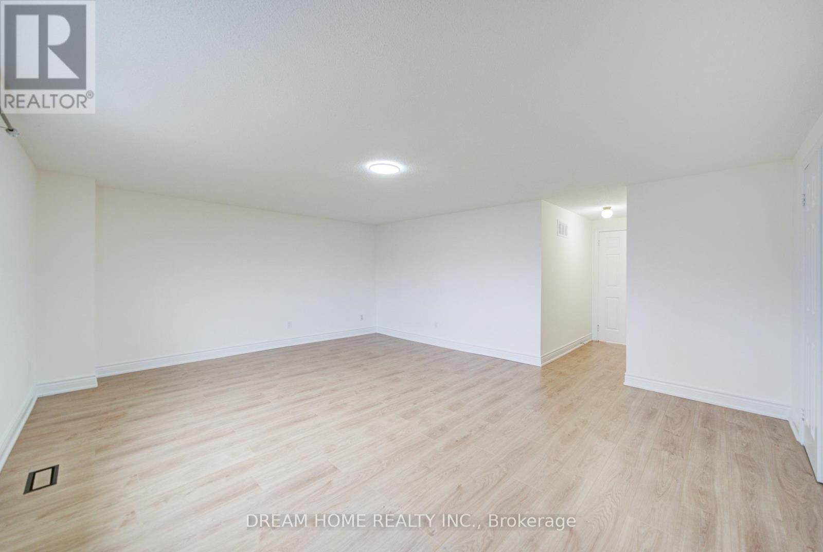 10 KAREN MILES CRESCENT Image 17