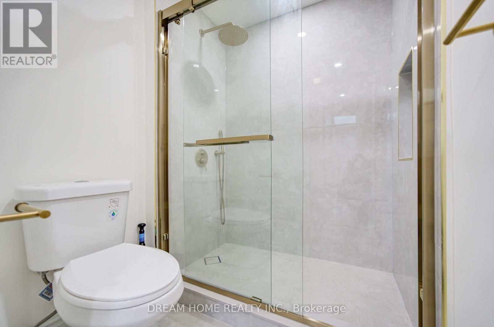 10 KAREN MILES CRESCENT Image 19