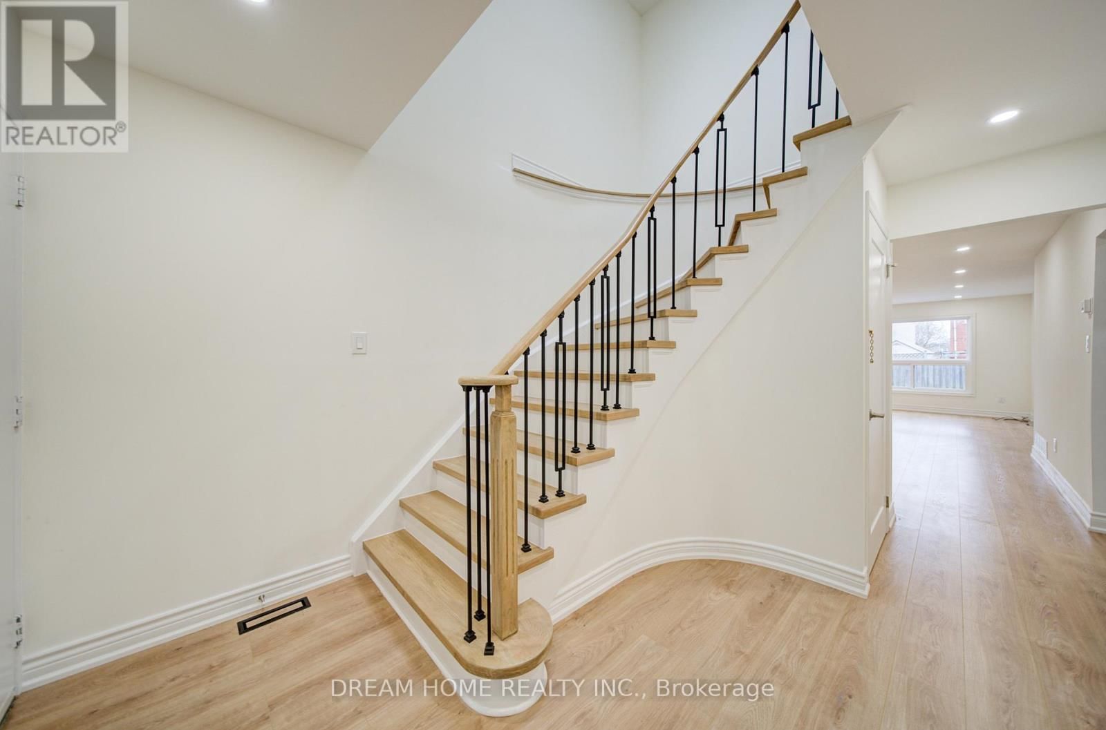 10 KAREN MILES CRESCENT Image 2