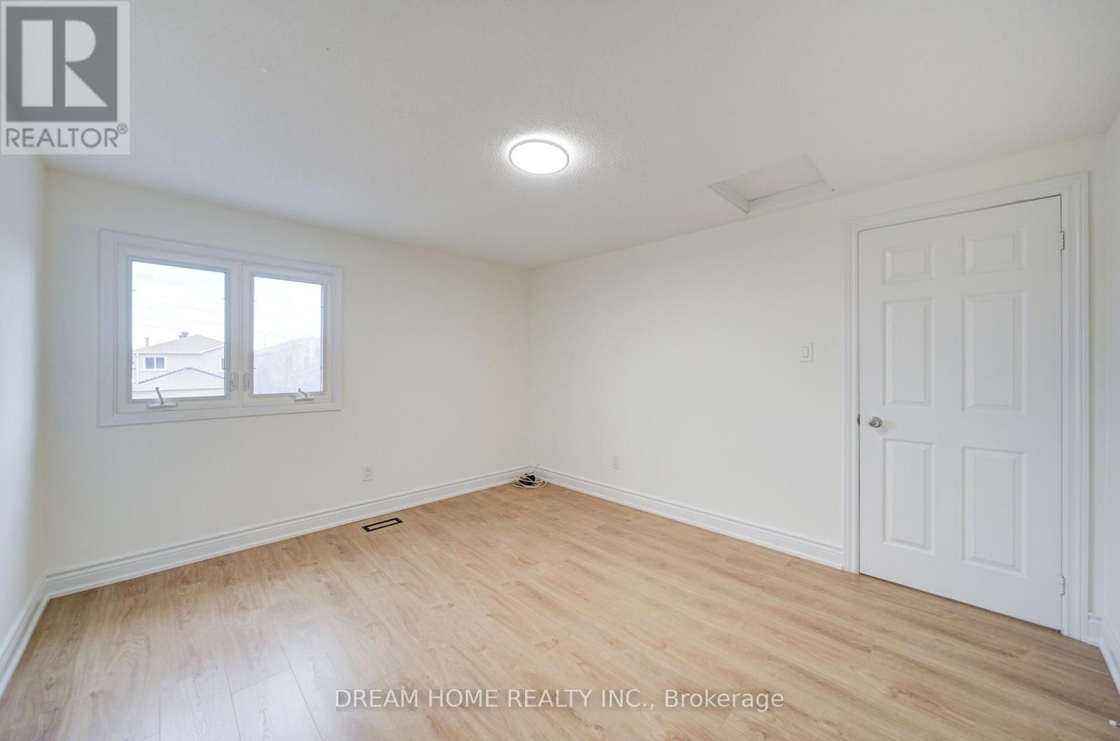 10 KAREN MILES CRESCENT Image 20