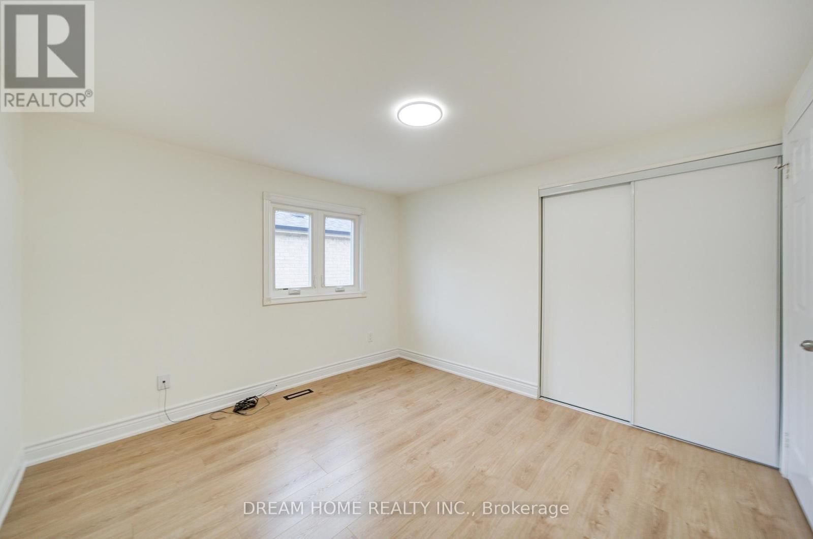 10 KAREN MILES CRESCENT Image 21