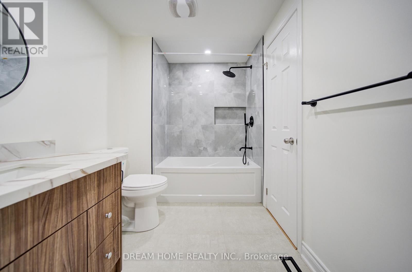 10 KAREN MILES CRESCENT Image 24