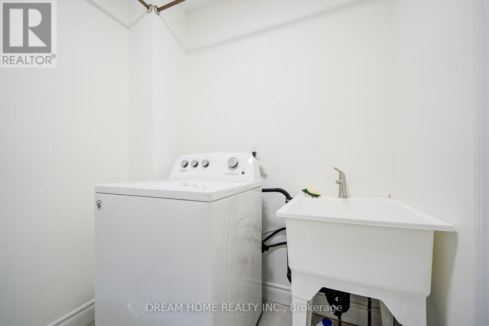 10 KAREN MILES CRESCENT Image 25