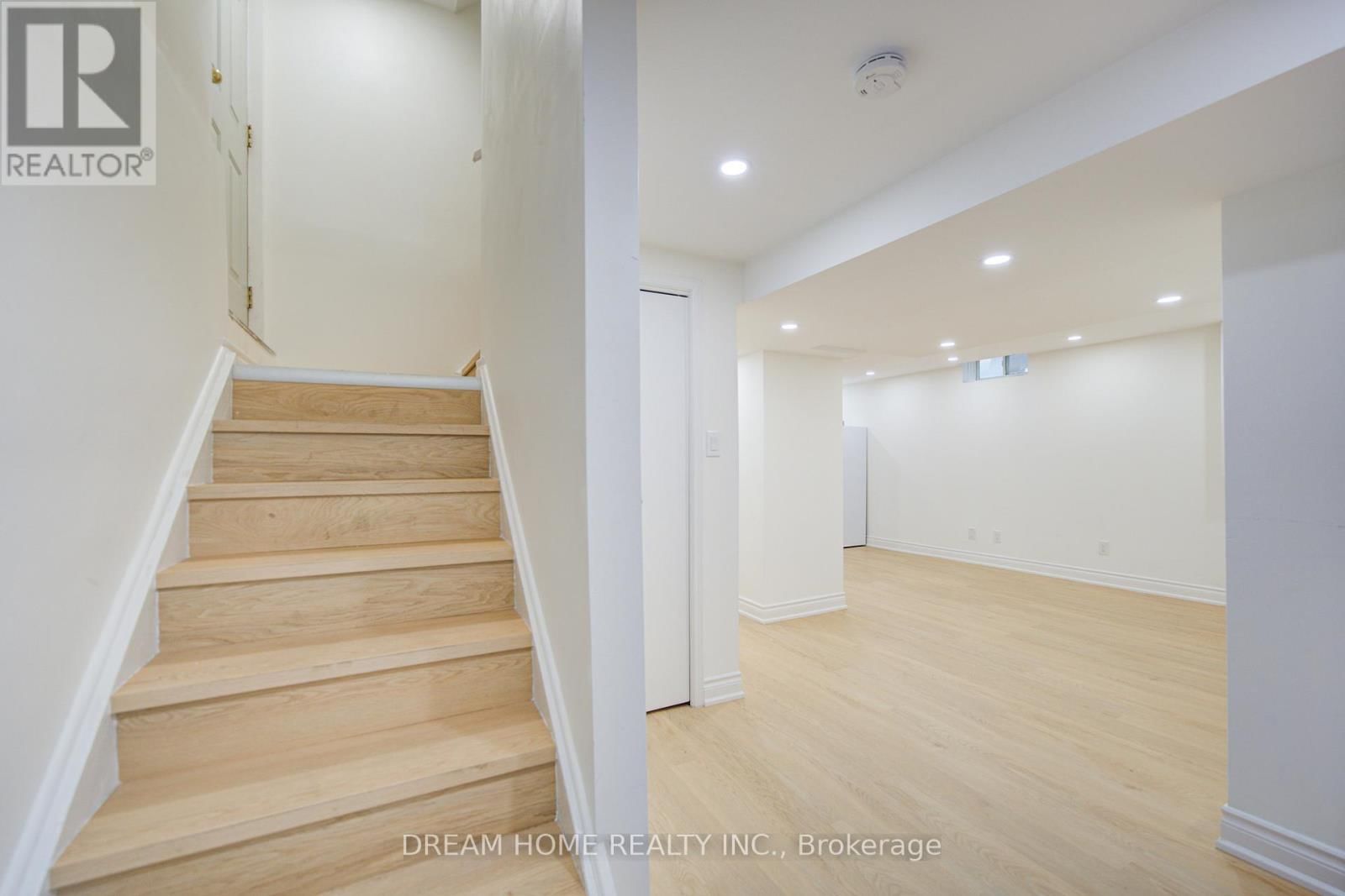 10 KAREN MILES CRESCENT Image 26