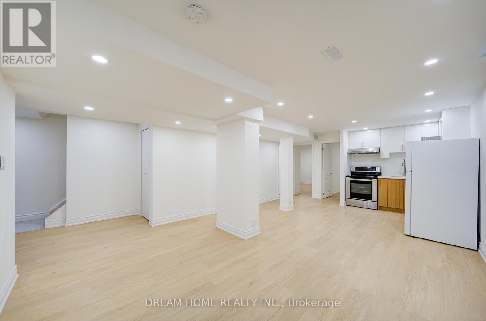 10 KAREN MILES CRESCENT Image 27