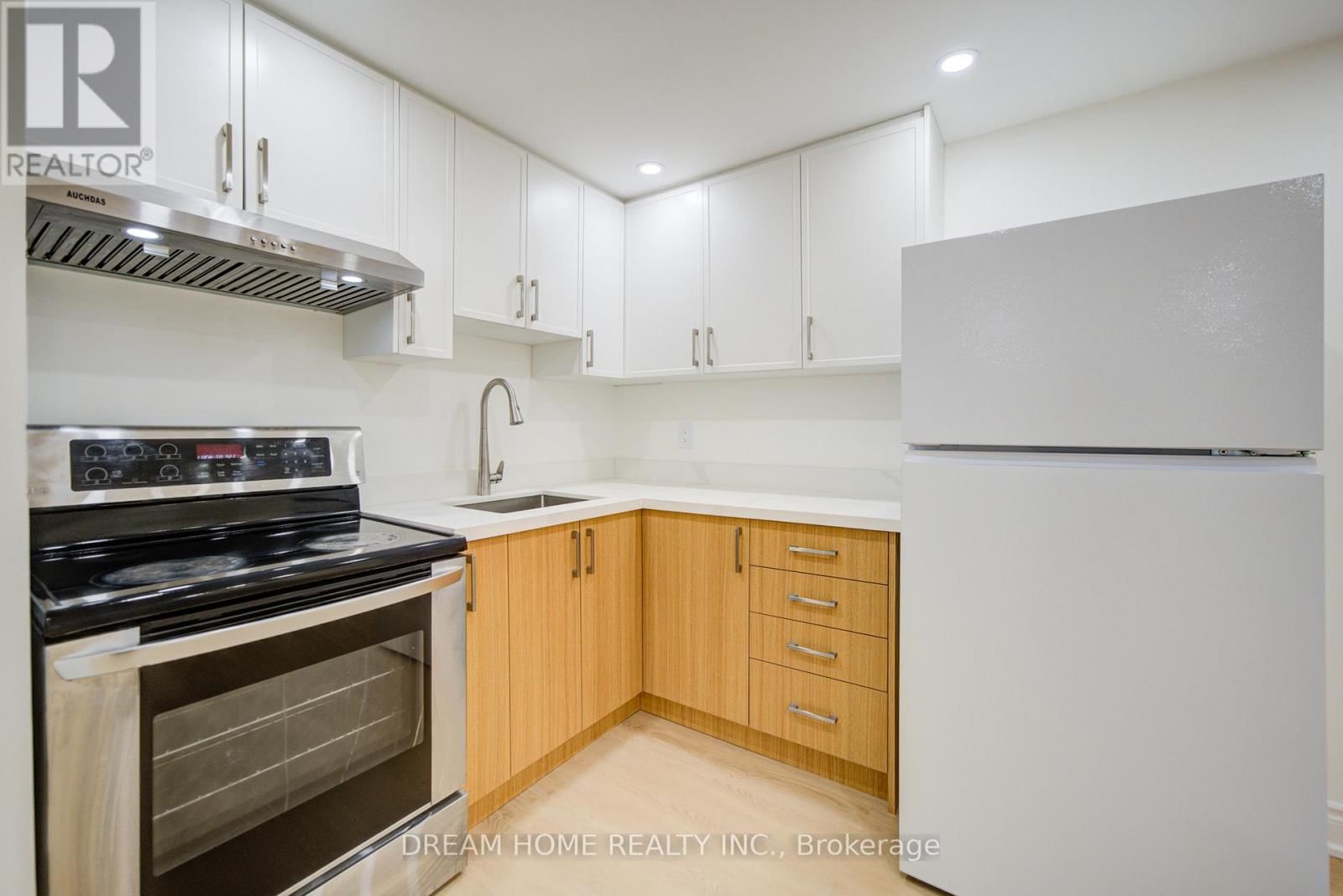 10 KAREN MILES CRESCENT Image 28