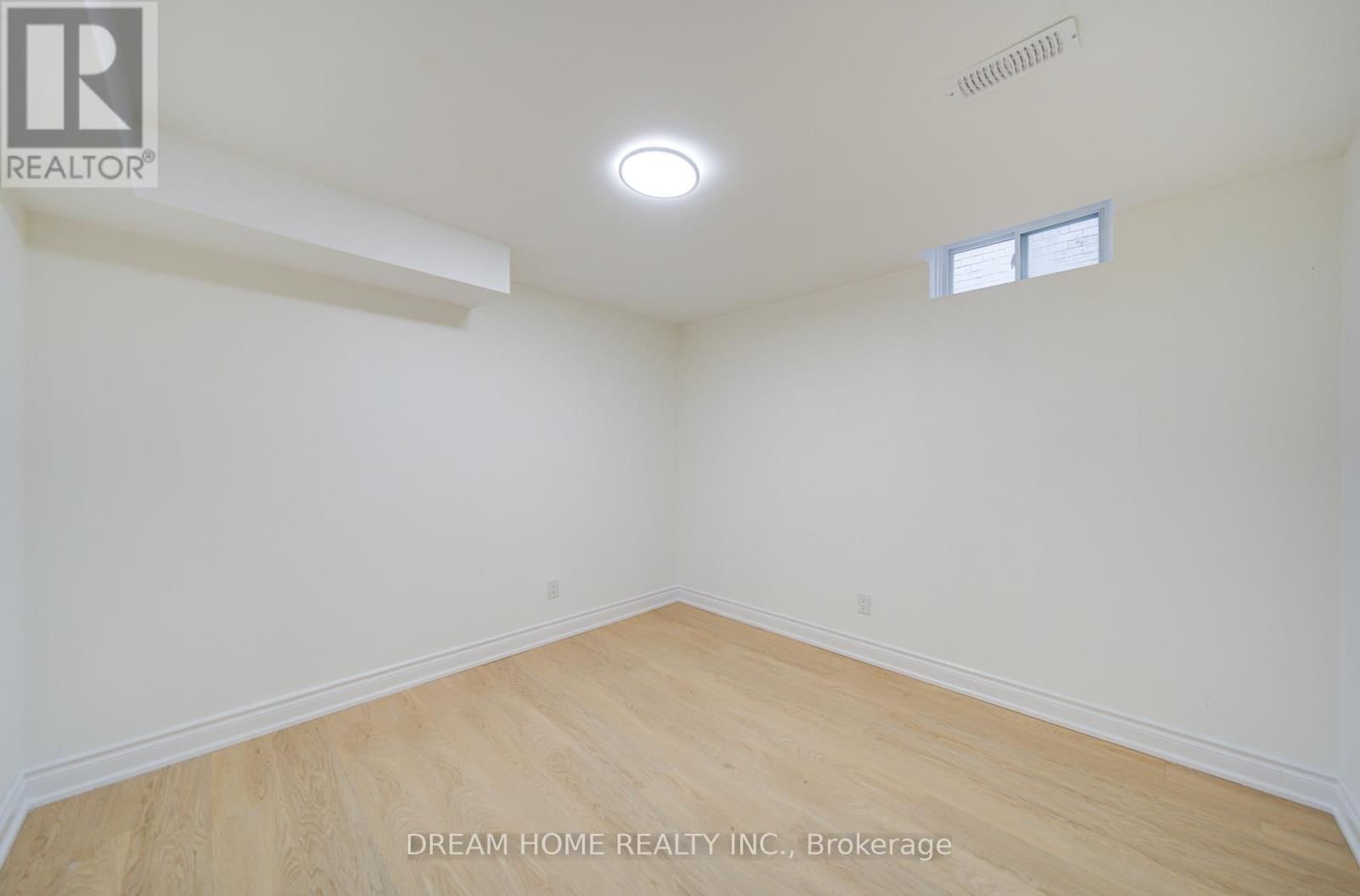 10 KAREN MILES CRESCENT Image 29